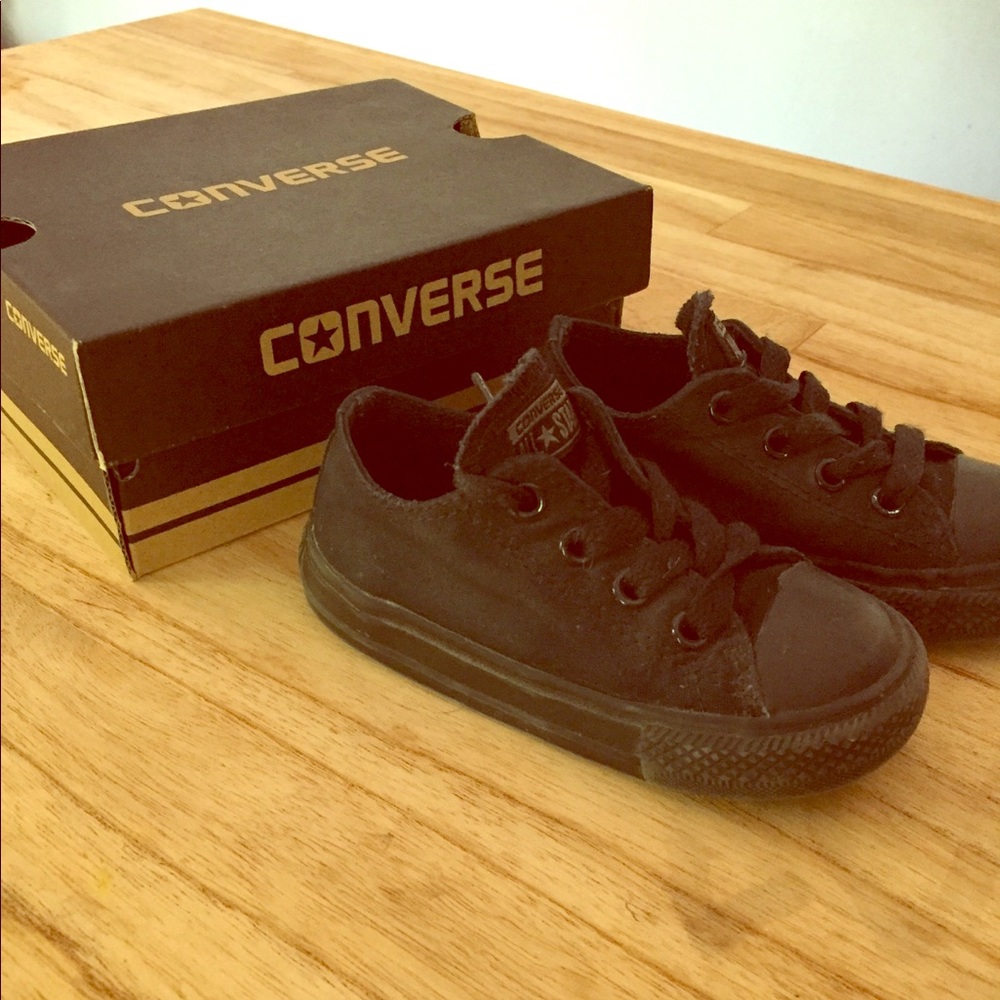 Black all star converse